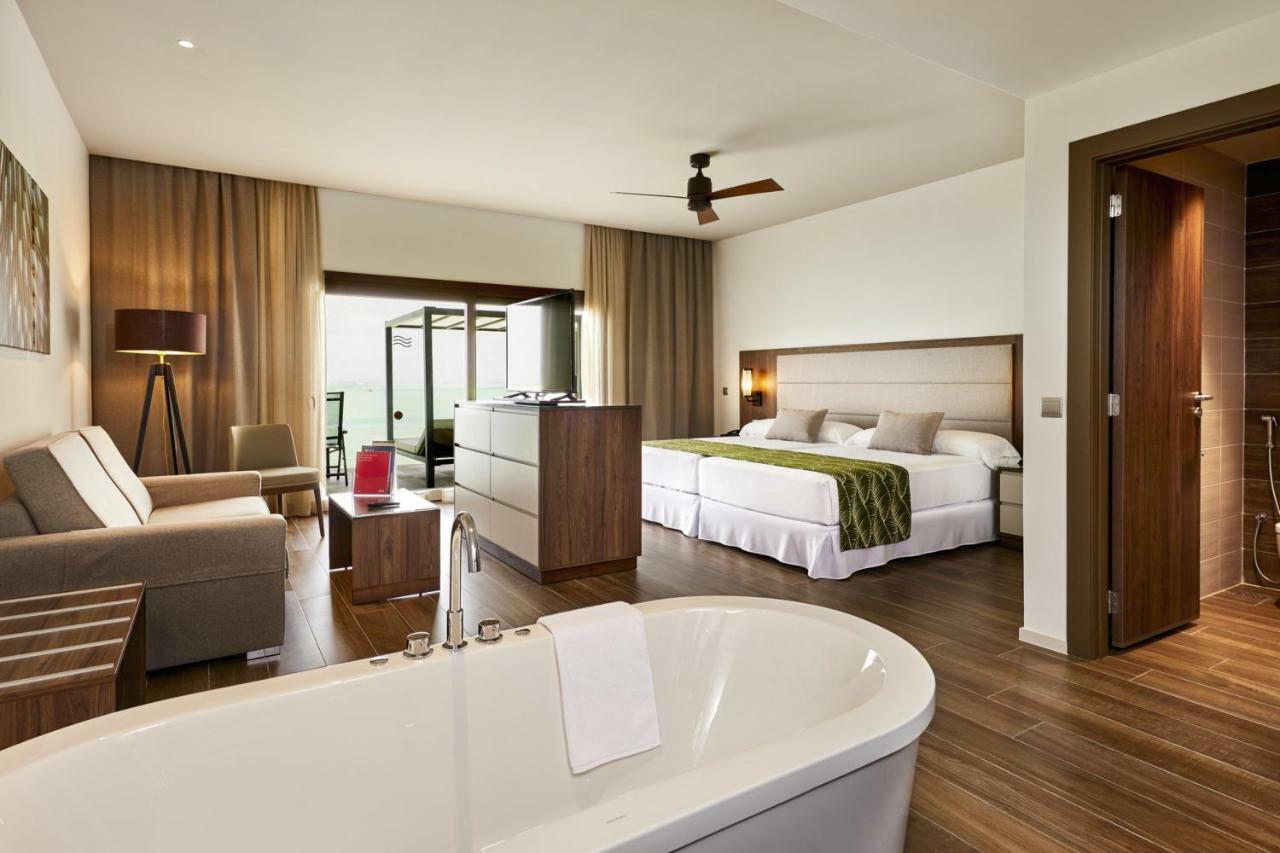 Riu Atoll Hotell Dhaalu Atoll Exteriör bild